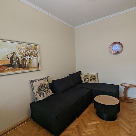 Vintage Apartment In Center 티라나 외부 사진