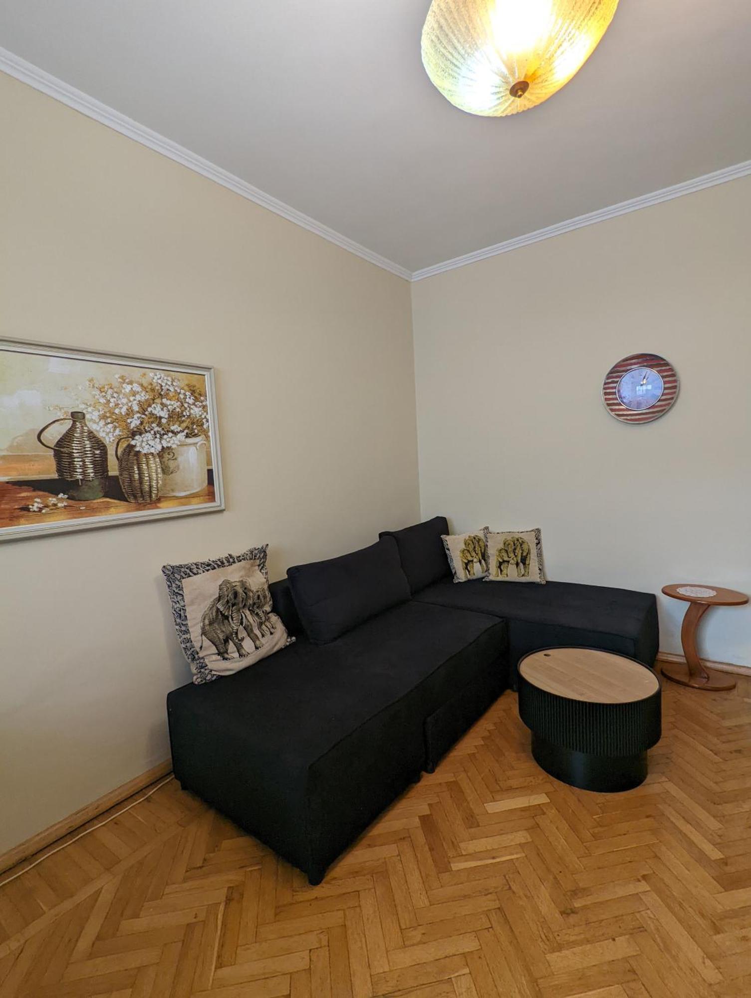 Vintage Apartment In Center 티라나 외부 사진