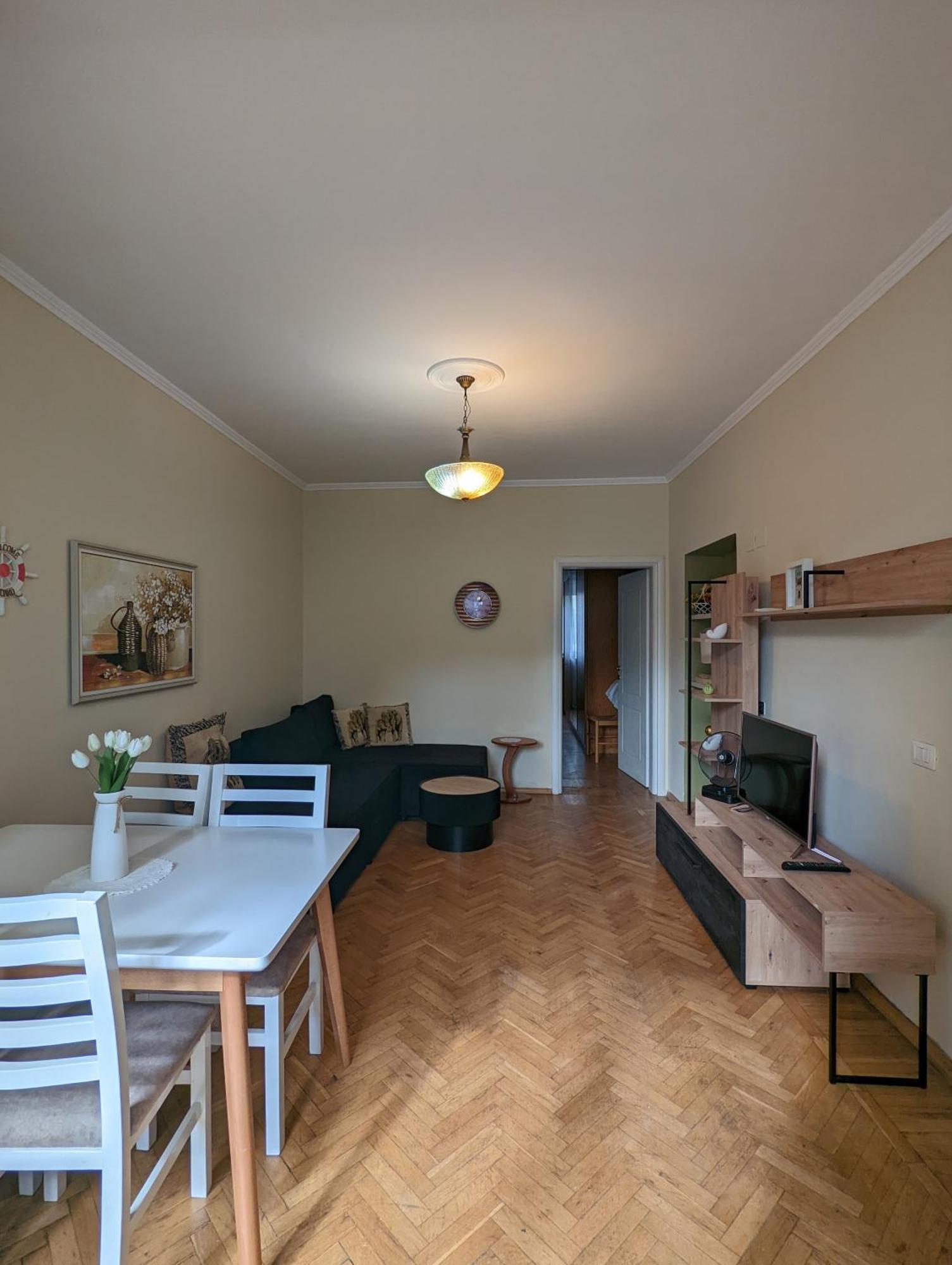 Vintage Apartment In Center 티라나 외부 사진