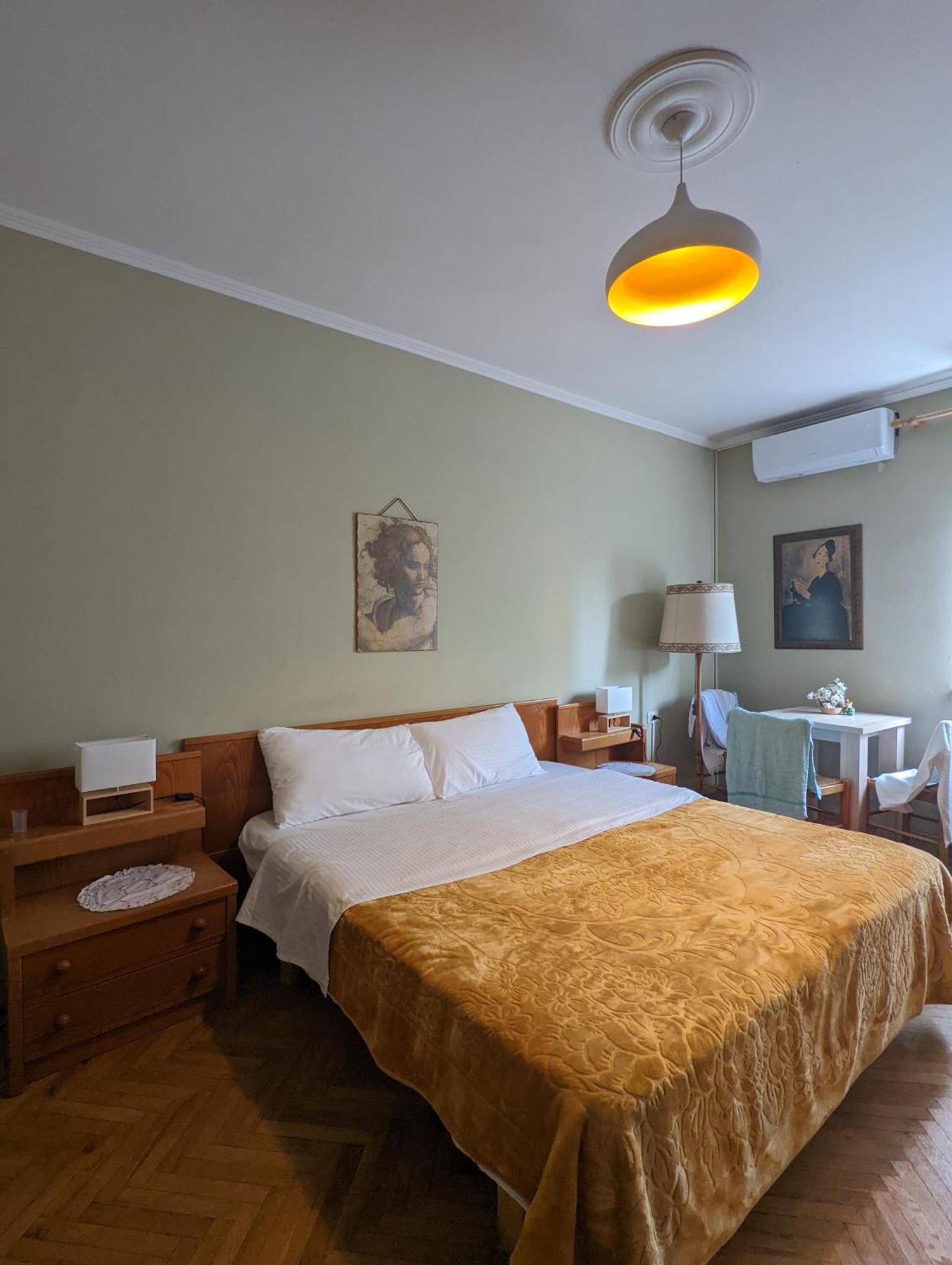 Vintage Apartment In Center 티라나 외부 사진